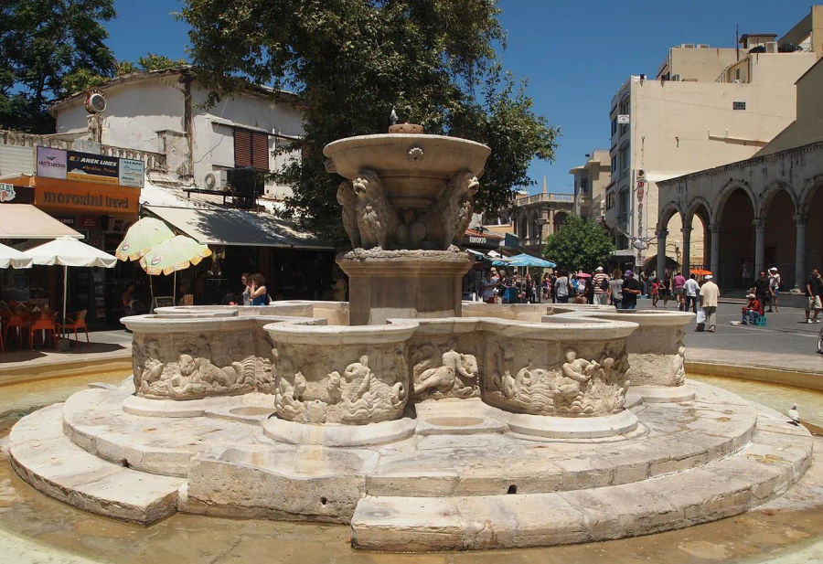 1280px-Morozini_Fontein_Heraklion.webp