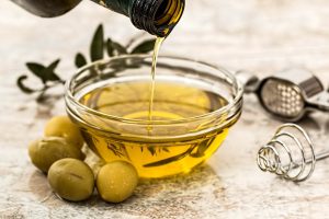 14 olive-oil-968657_1920.jpg