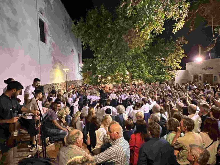 Τινοσ Κομι (1)