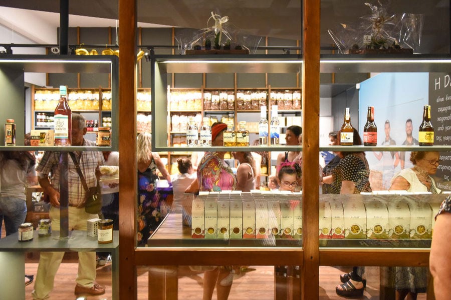 tourists in the 'Dardouma Family' store