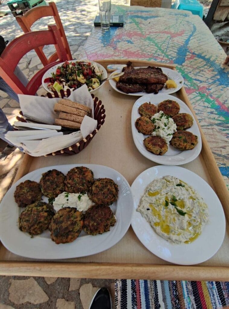 A generous platter reveals a mouthwatering spread. Slices of bread, zucchini rolls, succulent steaks, and vibrant salad create a feast for both the eyes and the palate, tempting all who behold it.