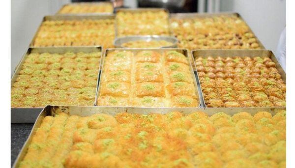 Baking pans with ‘Pan-baked sweet’ are to sweets made with thin leaves of pastry and dried nuts over which