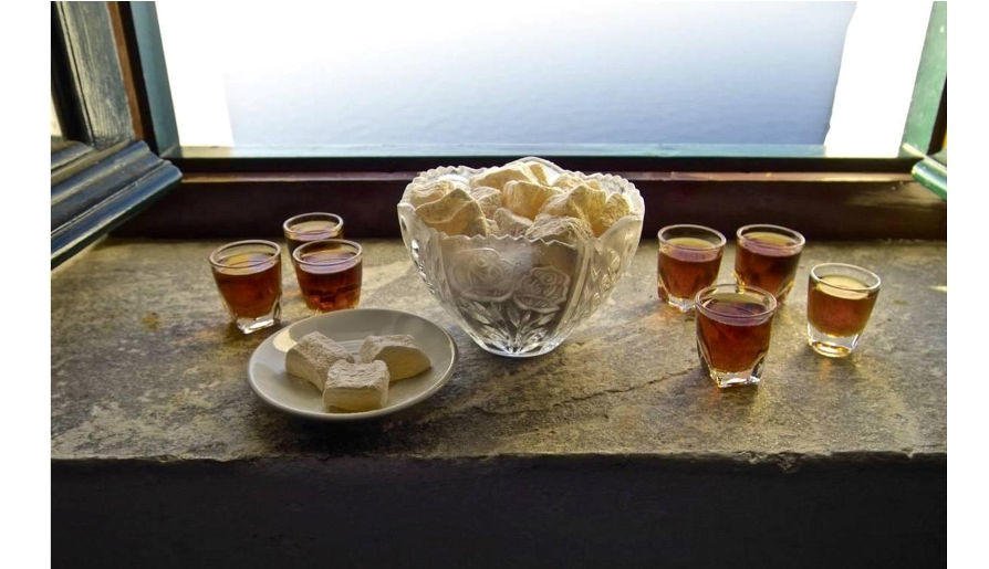 Small glasses with Greek ‘psimeni raki’