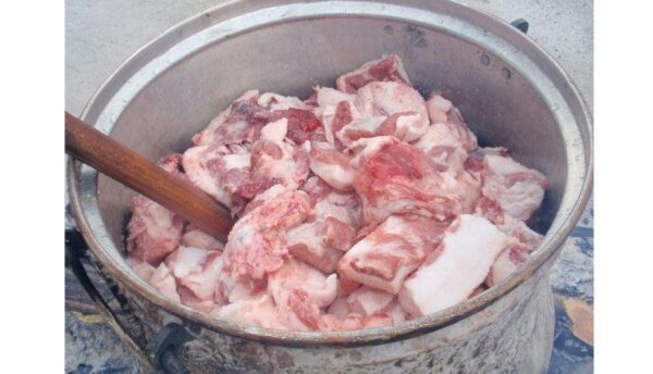 small pieces of meet with fat in saucepan for cooked Greek ‘sisira’