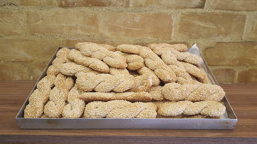 Bakery pan with Greek ’tahinokouloura’