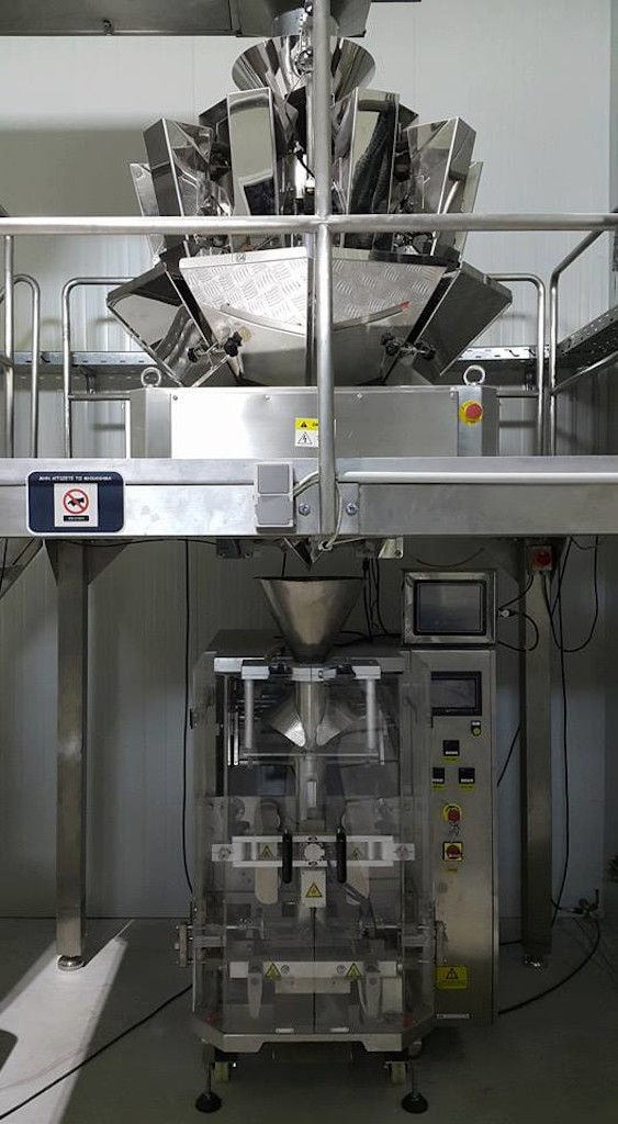 Automatic food weighing packing machine at Agros tis Pindou plant