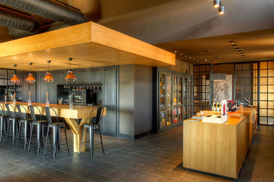 wine tasting room with wood tables and chairs of 'Domaine Skouras' winery