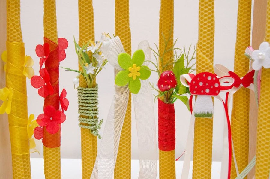 beeswax candle decorating with flowers and ribbons various colors at 'Eumelon'