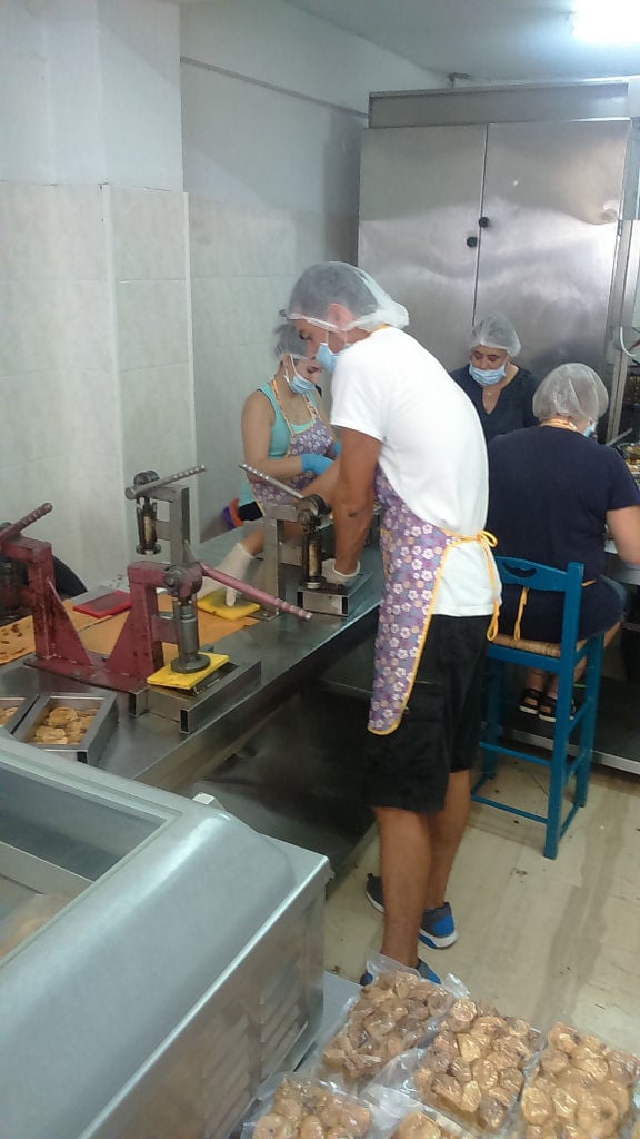 women packaging dry figs at 'Ktimata Moschouta' workshop