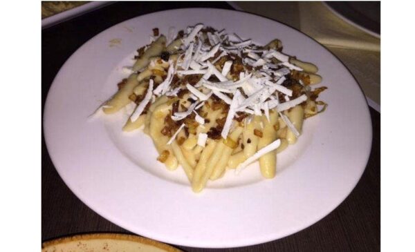 Close-up of Greek ‘Macarounes’ long pasta