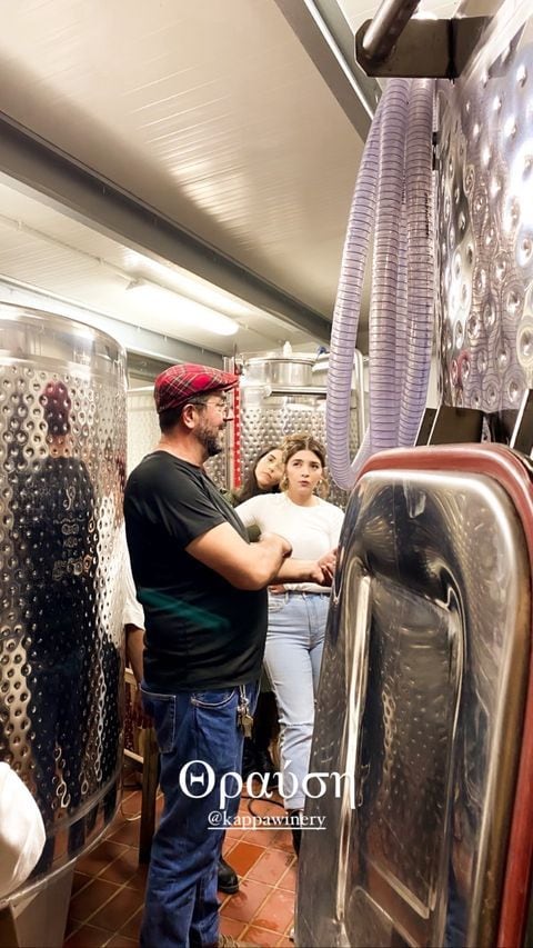 Τour guide shows the winery to the visitors