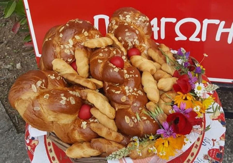 'kulurakia' cookies, Easter eggs and 'tsoureki' pancake at 'O Vlachos' workshop