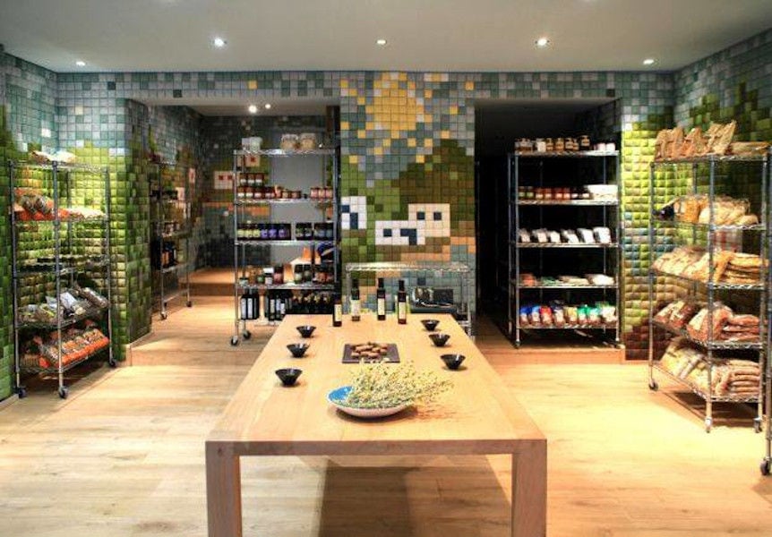 'Organic Islands' store with tea products and aromatic herbs on the shelves