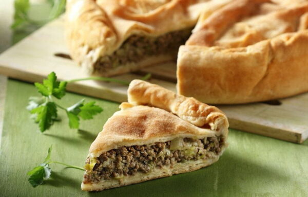 Greek ‘pita’ using pastry crust or filo baked in the oven filling with spinach||pita with souvlaki on wooden surface