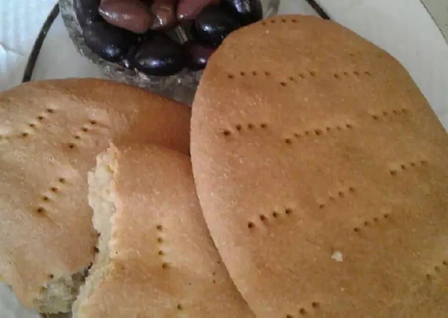 Greek ‘platetsi’ bread is based on wheat flour and pure olive oil