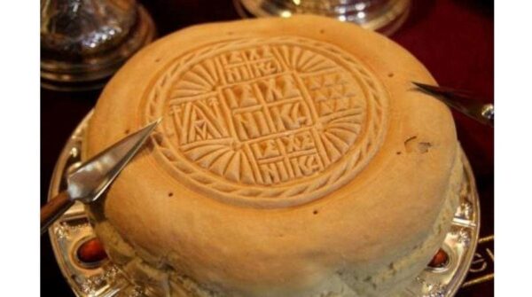 round decorative bread for ‘Prosforo’