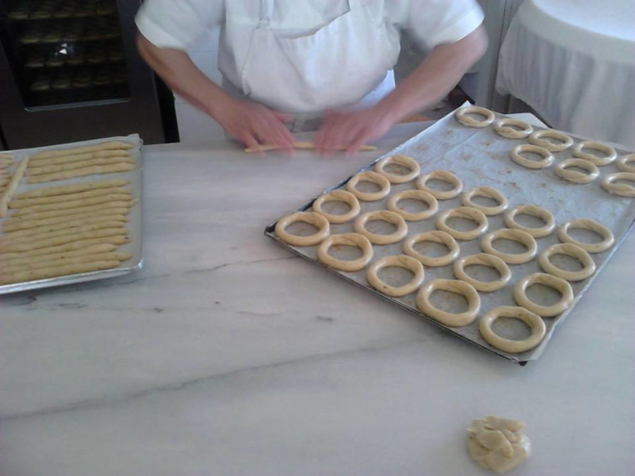 women making kuluri Greek pretzels at The Apolloniatisses workshop