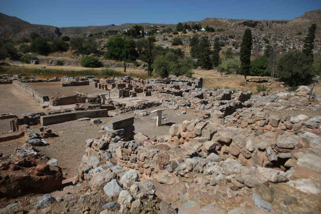 a stone ruins of a building