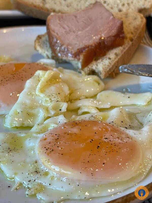 Fried egg with ham - Gastronomy Tours