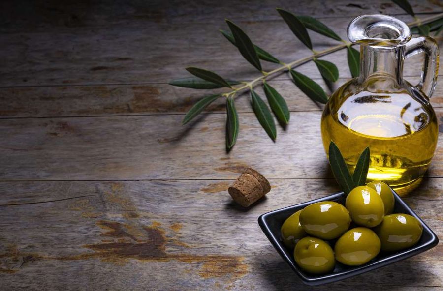 Olive-Oil-με-γεύμα-1000x658.jpg