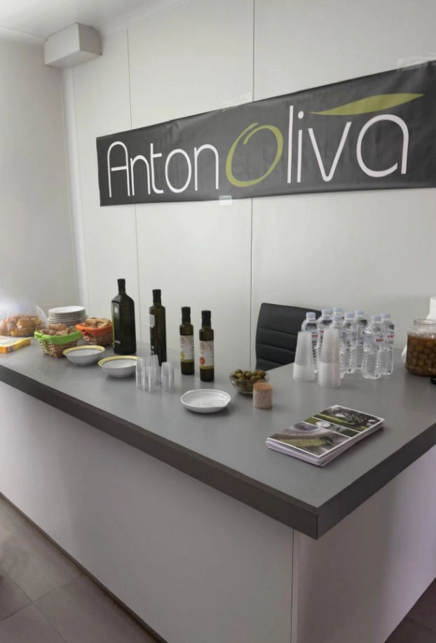 XochREec_antonoliva_extra_virgin_olive_oil_tours_visit_olive_press_f13.webp
