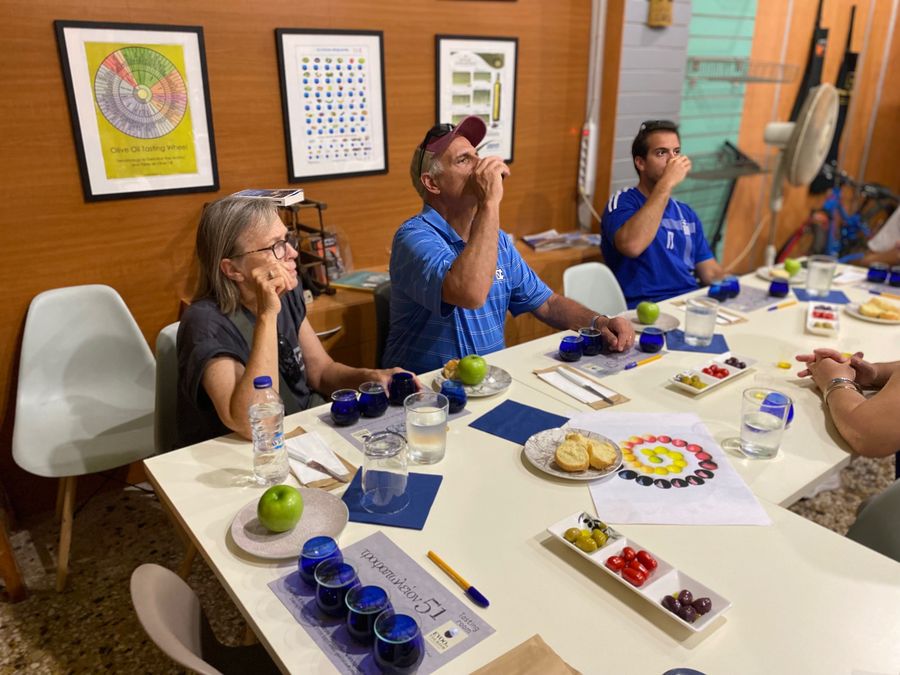 agIjn8FG_gS8ukXgk_olive oil tasting3 (1).jpg