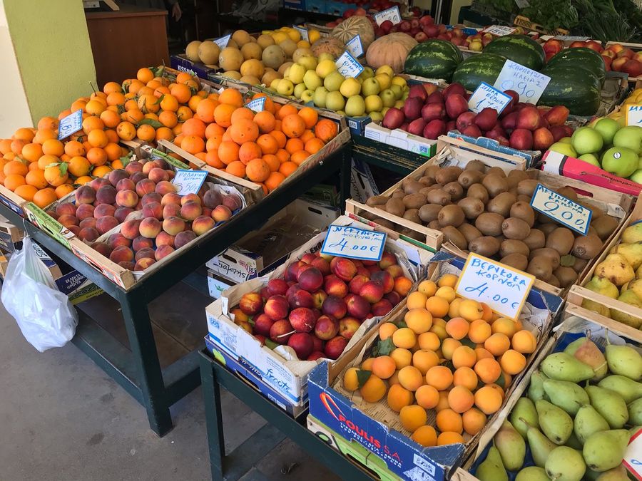 h3BIQHTL_fruit-stall-at-the-market.jpg