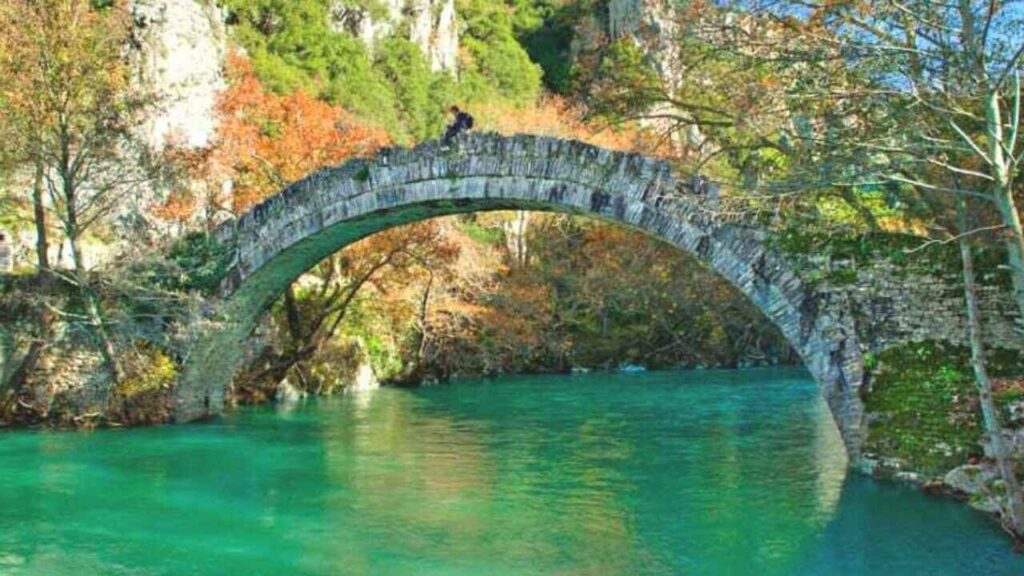 a stone bridge over a river