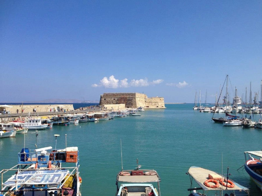 suzanne.heraklion.port1_q0mesn.webp